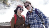 Gaya Tissa Biani dan Dul Jaelani juga gak berbeda jauh. Foto: dok. Instagram Dul Jaelani dan Tissa Biani