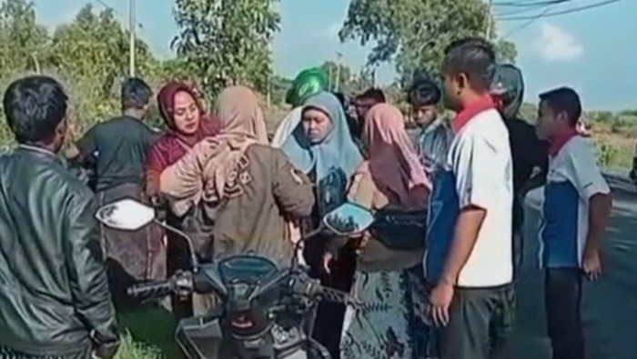 Emak-emak yang nyaris jadi korban penjambretan di Sampang.