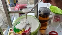 Jajan es teler yang legit di Kemayoran dapat menyambangi Es Teler Creamy 88. Harganya Rp 10.000an saja per porsi dengan lokasi yang berada di Jalan Dakota Raya, Kemayoran, Jakarta Pusat. Foto: Google Review
