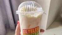 Penikmat es teler di Jatiabang, Bekasi dan sekitarnya bisa menyantap es teler creamy mulai dari Rp 15.000an saja. Vla yang berlimpah dengan isian royal dijajakan oleh Es Teler Permata di Kaliabang Tengah, Bekasi Utara. Foto: Google Review