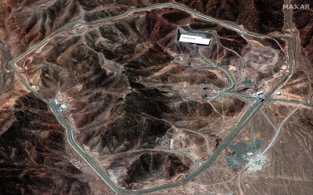 Gambar citra menunjukkan fasilitas nuklir Fordo setelah serangan udara Israel di Iran. (Maxar Technologies/Handout via REUTERS)