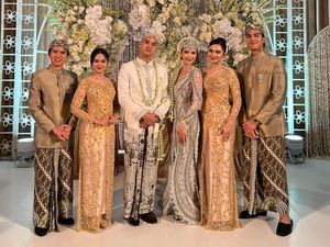 Gaya Kompak Syifa Hadju-Tissa Biani Berkebaya Gold di Pernikahan Al Ghazali