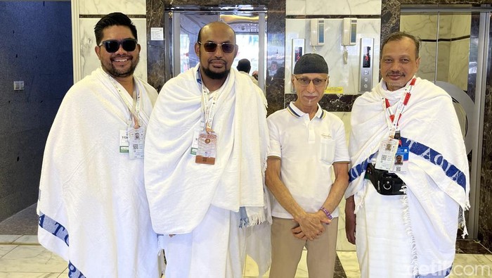 Husein Badeges, pendiri Aida Tour.