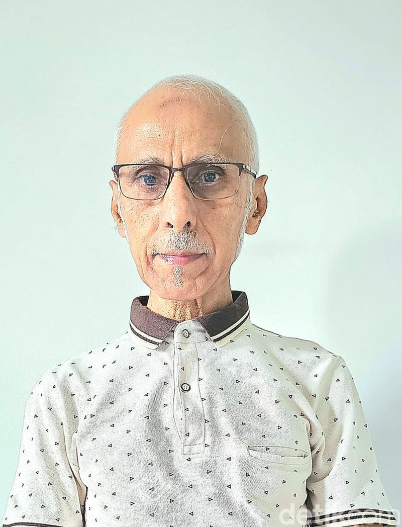 Husein Badeges, Pendiri Travel Haji Aida Tour.