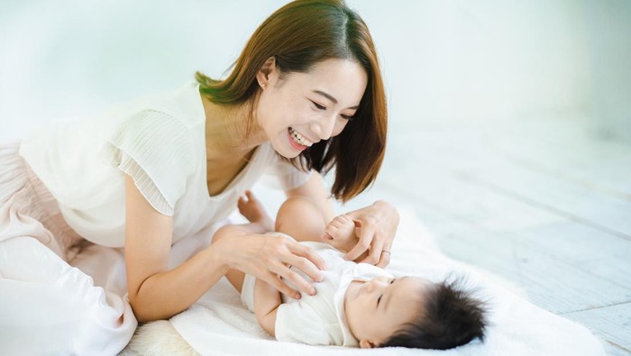 Ramai Template IG Stop Cium Bayi saat Lebaran, Dokter Anak Ingatkan Risikonya