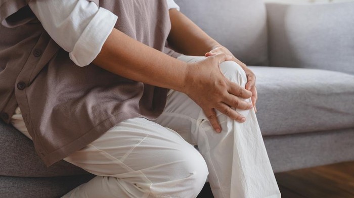 Apakah Nyeri Lutut Berkepanjangan Harus Dioperasi? Ini Kata Dokter