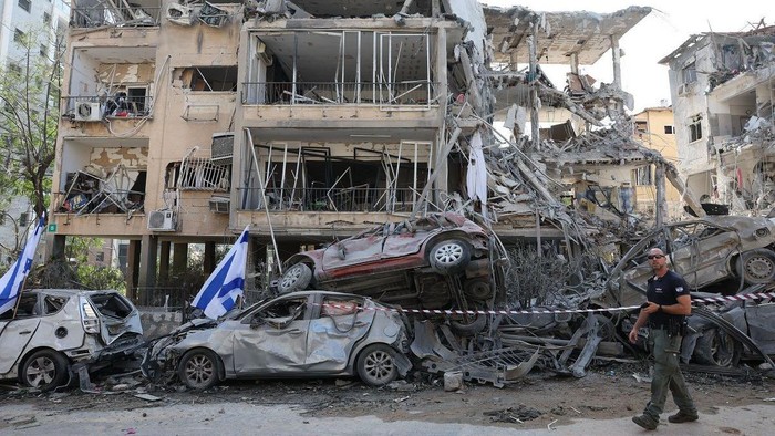Iran dan Israel saling gempur, ratusan orang tewas