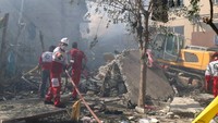 Meski bersikap tegas, Trump tetap membuka pintu diplomasi. Ia mengklaim bahwa konflik antara Iran dan Israel dapat diakhiri dengan kesepakatan, bahkan menyebut kesepakatan itu bisa dicapai dengan mudah jika kedua pihak bersedia duduk bersama. (REUTERS/Iranian Red Crescent Society)