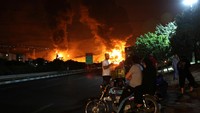 Sejak serangan dimulai, Israel dikabarkan telah menghancurkan sejumlah pusat komando militer Iran dan merusak fasilitas nuklirnya. Iran pun bersumpah akan membalas dengan membuka gerbang neraka terhadap Israel. (REUTERS/Majid Asgaripour)