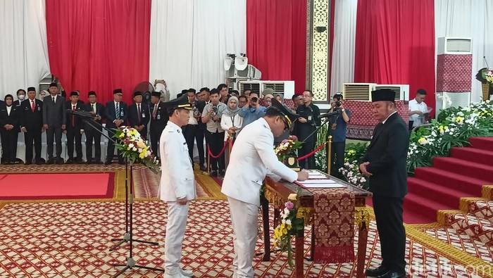 Joncik Muhammad-Arifai dilantik Gubernur Sumsel menjadi Bupati dan Wakil Bupati Empat Lawang