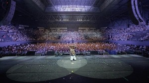 Kai juga mengunggah foto bareng fans di akun Instagram resmi EXO. (Foto: dok. Instagram @weareone.exo)