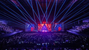 Tampilan panggung 2025 Kai Solo Concert Tour KAION in Jakarta lengkap dengan cahaya lightstick dari EXO-L. (Foto: dok. CK Star Entertainment/SM Entertainment)