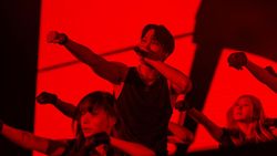 Foto HD Kai EXO Pakai Batik di Konser KAION Jakarta