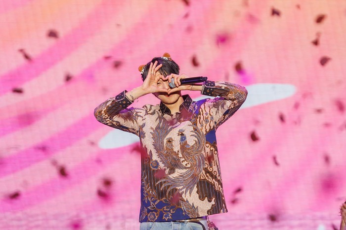 Kai EXO di konser KAION Jakarta, Tennis Indoor Senayan, Sabtu (14/6/2025).