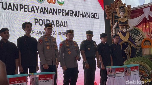 Kapolri Jenderal Listyo Sigit Prabowo mengunjungi Satuan Pelayanan Pemenuhan Gizi (SPPG) Polda Bali di Denpasar, Senin (16/6/202). (Foto: Rizki Setyo/detikBali)