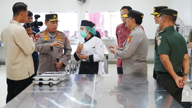 Kapolri tinjau dapur makan bergizi gratis Polda Bali (dok.Polri)