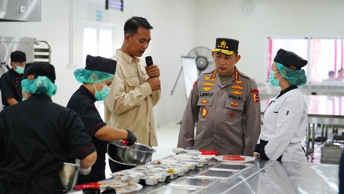 Kapolri tinjau dapur makan bergizi gratis Polda Bali (dok.Polri)