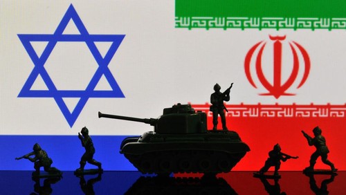 Israel dan Iran bersiap hadapi konflik terbuka usai serangan Rising Lion. Kekuatan militer keduanya diperbandingkan, dari darat hingga udara.