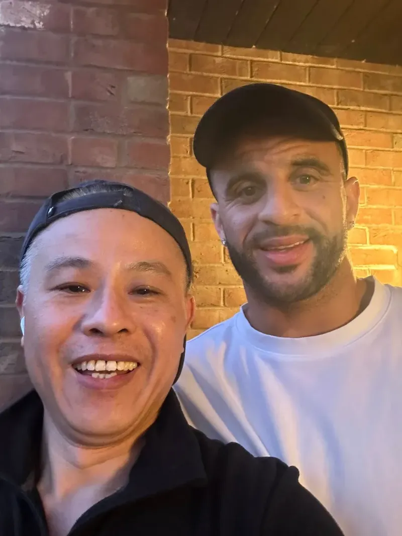 Bek Manchester City Pesan Bebek hingga Nasi Goreng, Habis Rp 7,5 Juta!