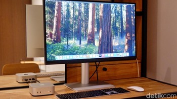 Mac Mini M4 2024 mampu mendukung hingga dua layar 6K dan satu layar 5K. Versi M4 Pro lebih gahar lagi, bisa terhubung dengan tiga layar 6K pada kecepatan 60 Hz! Bayangkan betapa luas dan jernihnya tampilan yang bisa kamu nikmati. Foto: Adi Fida Rahman/detikINET