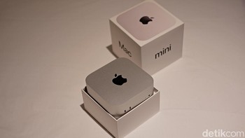 Harga Mac Mini di Indonesia sebagai berikut: - Mac Mini M4 (CPU 10-Core GPU 10-Core) RAM 16 GB dan memori internal 256 GB Rp 9.999.000 - Mac Mini M4 (CPU 10-Core GPU 10-Core) RAM 24 GB dan memori internal 512 GB Rp 16.499.000 - Mac Mini M4 Pro (CPU 12-Core GPU 10-Core) RAM 24 GB dan memori internal 512 GB Rp 23.499.000 Foto: Adi Fida Rahman/detikINET