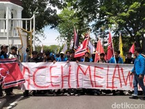 Massa Tolak 4 Pulau Masuk Sumut Bawa Bendera Bulan Bintang, Ini Alasannya