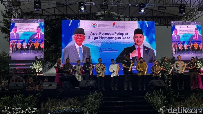Mendes-PDT Yandri Susanto dan Menpora Dito Ariotedjo resmi membuka Apel Pemuda Pelopor Siaga Membangun Desa. (Ondang/detikcom)