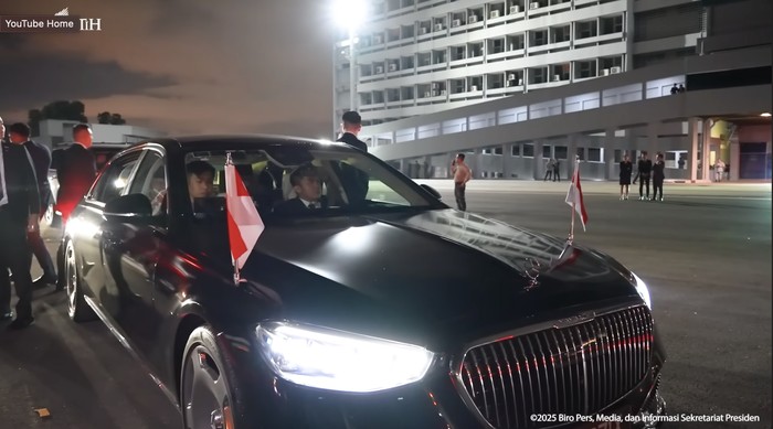 Mercedes-Maybach S-Class Tunggangan Prabowo di Singapura