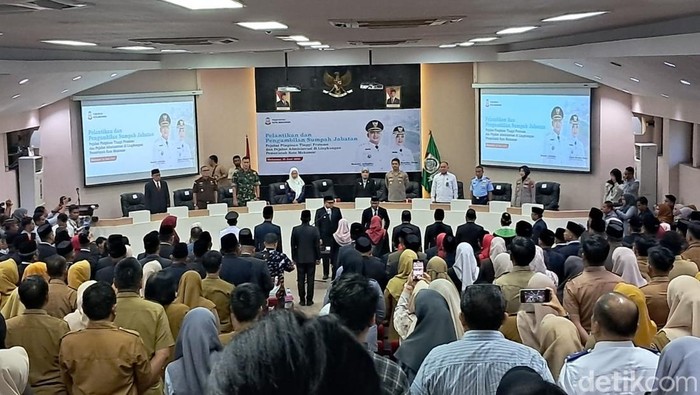 Momen pelantikan pejabat eselon II dan III Pemkot Makassar. Nurhidayat Said/detikSulsel