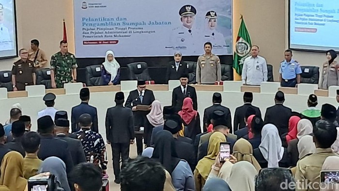 Momen pelantikan pejabat eselon II dan III Pemkot Makassar. Nurhidayat Said/detikSulsel