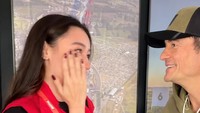 Natasha Ryder mengaku berulang kali menyeka air matanya saat berbincang dengan bintang Pirates of the Caribbean tersebut. Foto: instagram Natasha Ryder