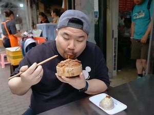 Nex Carlos Kulineran di China, Cicip Tahu Busuk dan Nasi Kukus