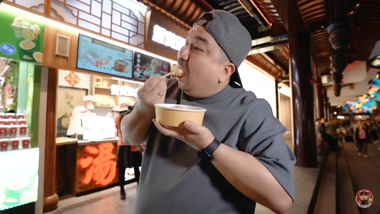 Nex Carlos kulineran di China