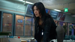 Di teaser terbaru Omniscient Reader, Nana terlihat melakukan banyak adegan aksi lengkap dengan senjata. (Foto: dok. Lotte Cultureworks)