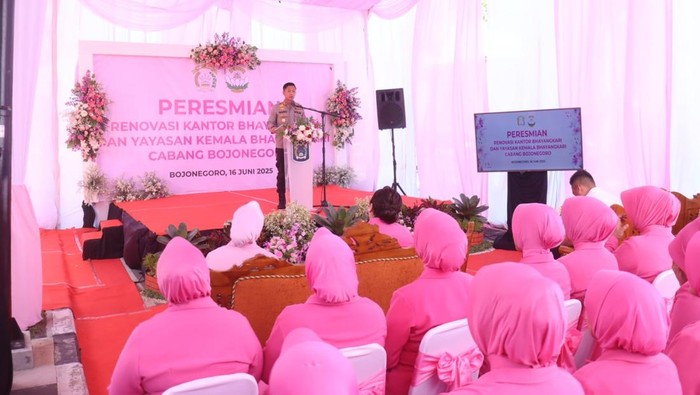 Peluncuran kantor baru Bhayangkari Bojonegoro.