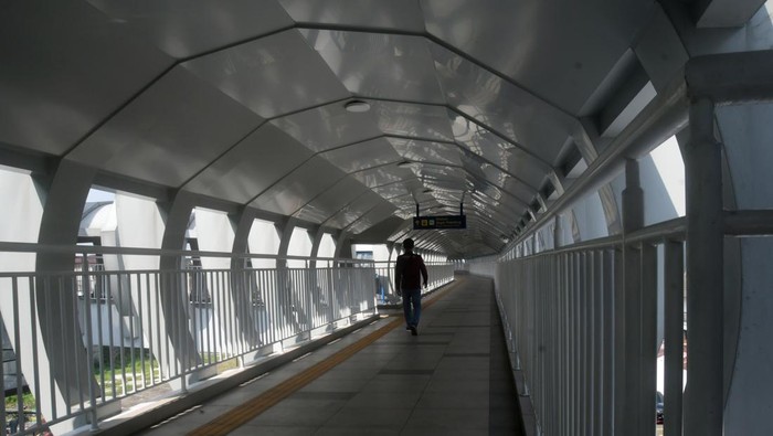 Uji coba skybridge Stasiun Bogor - Stasiun Paledang
Suasana jembatan layang atau skybridge yang menghubungkan Stasiun Bogor dengan Stasiun Paledang saat uji coba di Kota Bogor, Jawa Barat, Senin (16/6/2025).