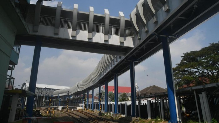 Uji coba skybridge Stasiun Bogor - Stasiun Paledang
Suasana jembatan layang atau skybridge yang menghubungkan Stasiun Bogor dengan Stasiun Paledang saat uji coba di Kota Bogor, Jawa Barat, Senin (16/6/2025).