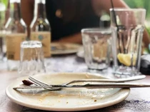 Tega! Pengantin Tak Sajikan Makanan Layak untuk Tamu