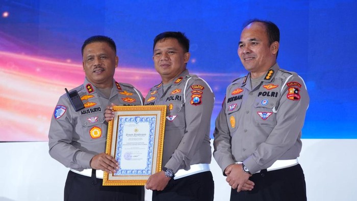Penghargaan pada Satlantas Polres Bangkalan