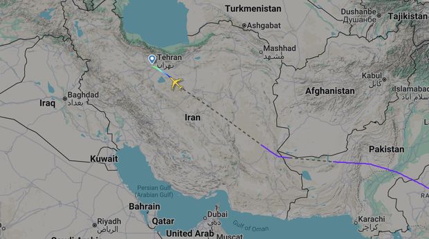 Pesawat Mahan Air IRM050 tujuan Bangkok - Tehran melintasi wilayah udara Iran di tengah saling serang antara Iran dan Israel. (flightradar24)