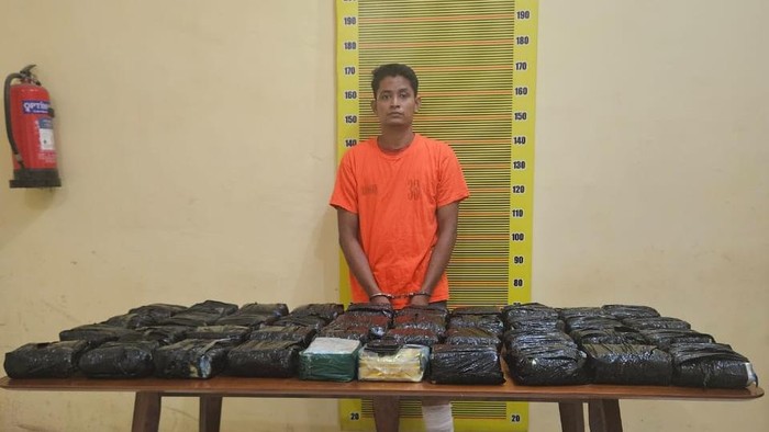 Polda Sumut menangkap kurir pembawa 40 kilogram sabu.