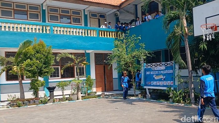 Polisi selidiki kasus siswa SMP 3 Pasuruan tewas tersetrum listrik.