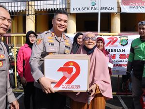 Polres Jakbar Bagikan 2.000 Paket Sembako ke Warga Sambut Hari Bhayangkara