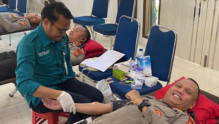 Polres Siak menggelar donor darah hingga baksos dalam rangka HUT Bhayangkara ke-79