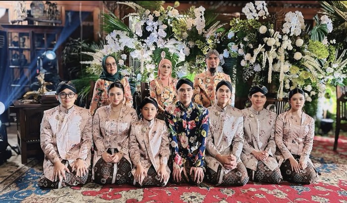 Potret Mulan Jameela Makan dan Rayakan Ultah Bareng Al Ghazali