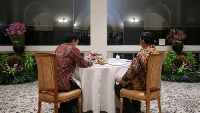 Presiden Prabowo Subianto dan Perdana Menteri (PM) Singapura Lawrence Wong saat private dinner di Singapura. (Foto: Cahyo - Biro Pers Sekretariat Presiden)