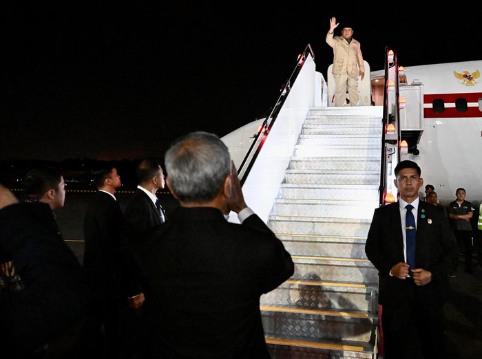 Presiden Prabowo Subianto meninggalkan Singapura dan melanjutkan lawatan ke Rusia. (Foto: Cahyo - Biro Pers Sekretariat Presiden)