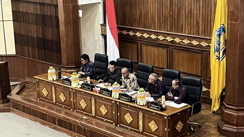 Rapat paripurna DPRD Bali di Gedung Wiswa Sabha Utama kantor Gubernur Bali, Senin (16/6/2025). (Rizki Setyo/detikBali)