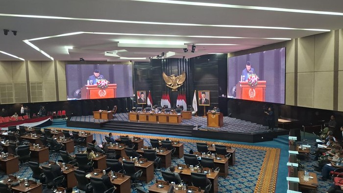 Rapat Paripurna P2APBD Tahun Anggaran 2024, yang digelar di Gedung DPRD DKI Jakarta, Senin (16/6/2025).