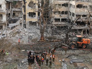 Serangan Rudal Iran Bikin Bangunan di Tel Aviv Rusak Parah, 11 Orang Luka